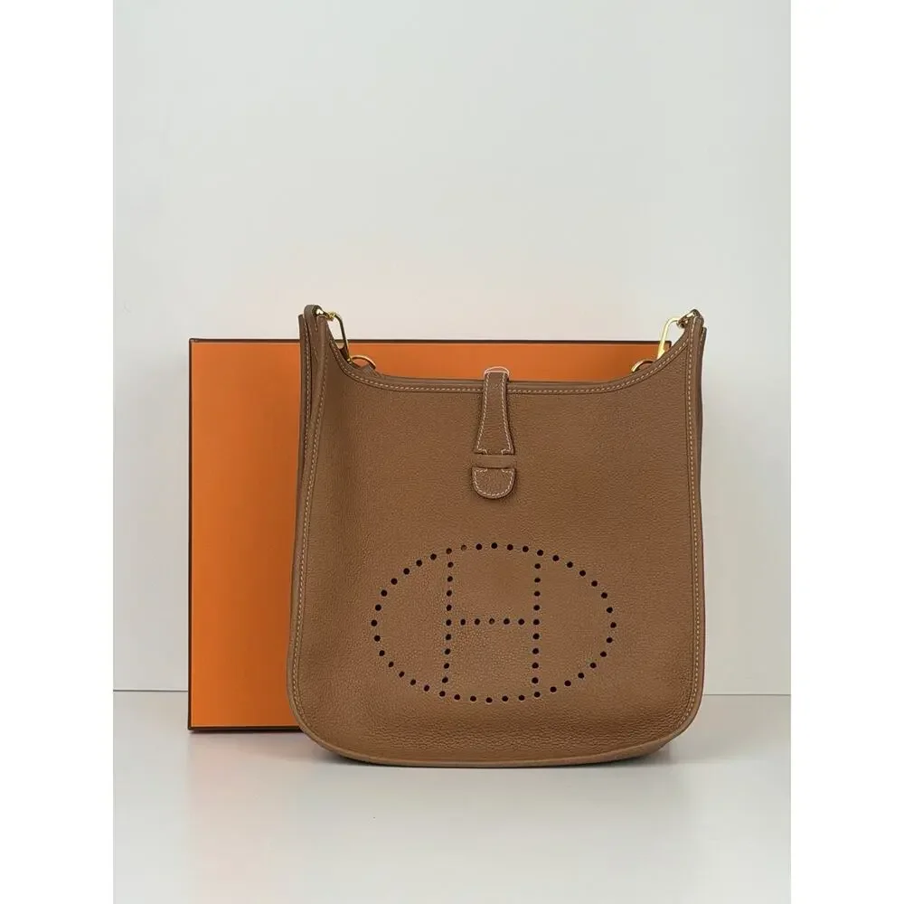 Hermes Clemence Evelyne III 29 Gold Hardware Biscuit Crossbody Bag (Z - 2021) - Picture 2 of 16